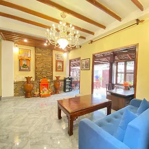 Chaluenxay Xiengthong Place Hotel